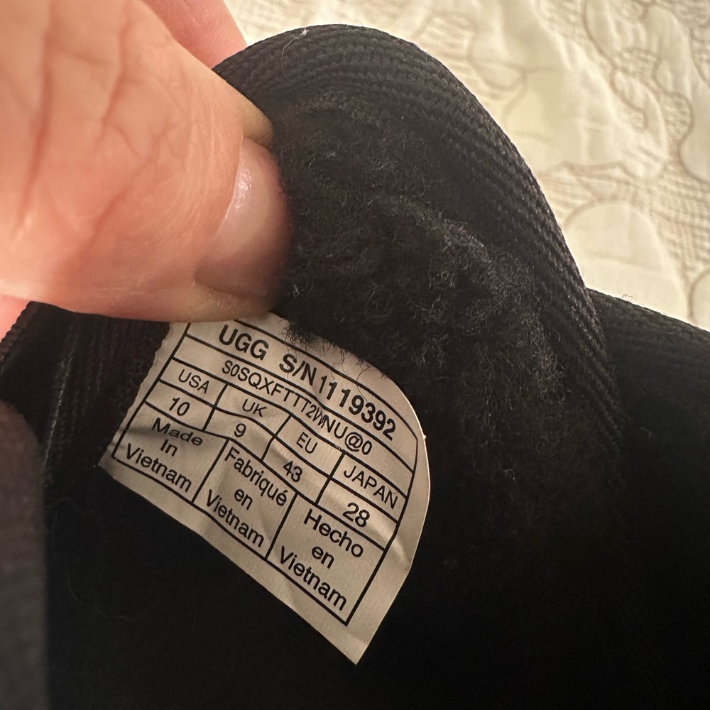 UGG unisex Black Boots with Logo Strap sheep 🐑 wool.Condition NWT - Picture 4 of 5